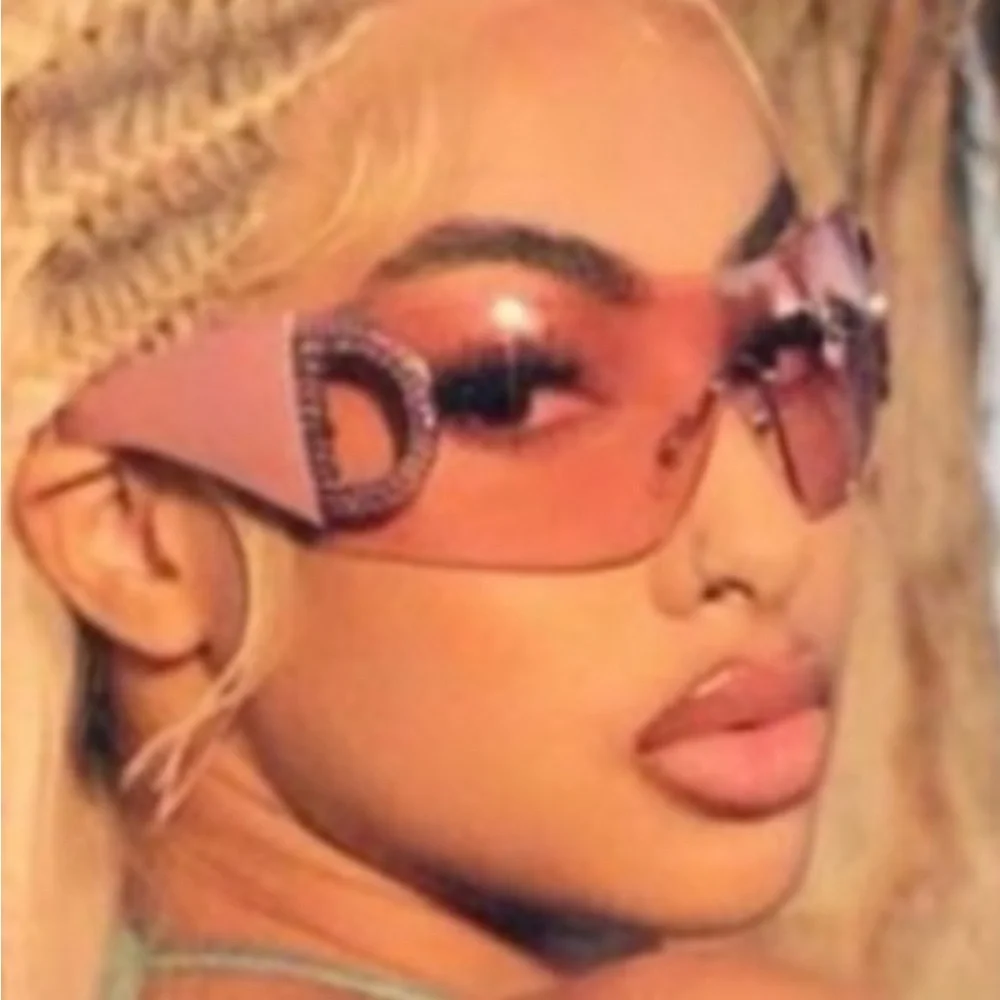 RE-EDITION SUNGLASSES 😎 - Picture 1 of 10